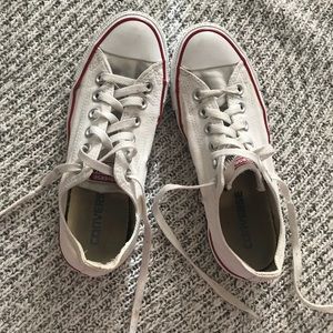 White low top size 7 Converse